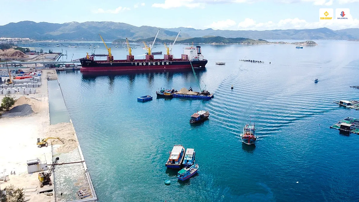 hinh anh cang trung chuyen quoc te van phong